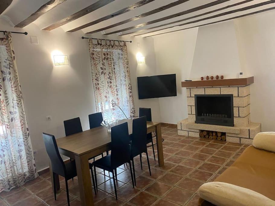הוילה Graja de Iniesta Agradable Casa Con Chimenea Interior Y Barbacoa. מראה חיצוני תמונה