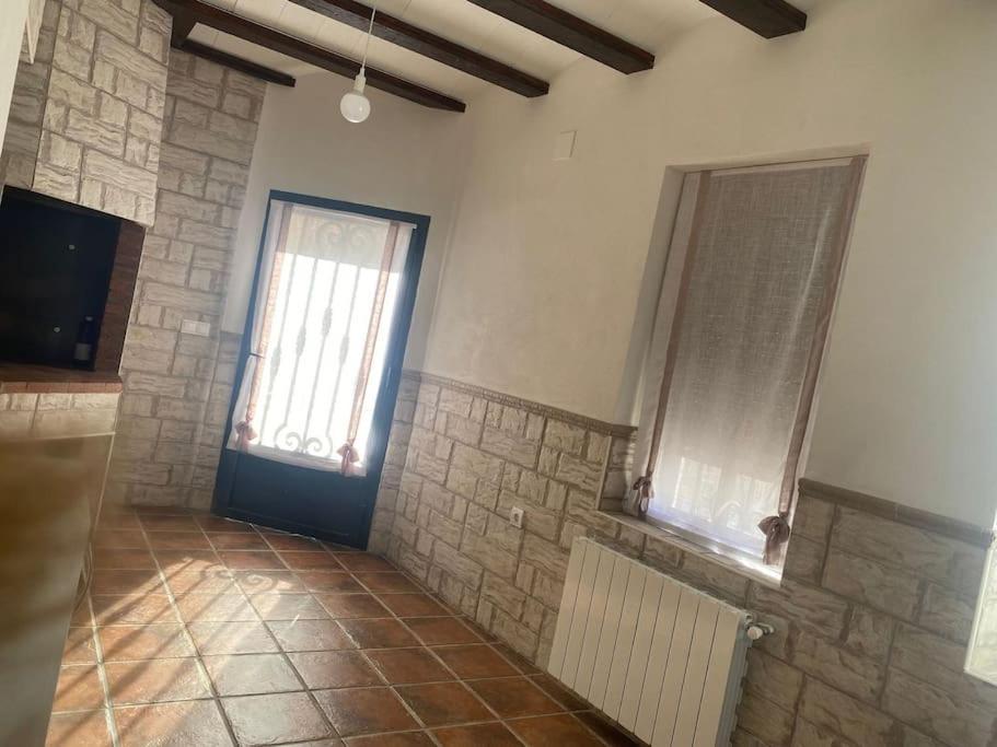 הוילה Graja de Iniesta Agradable Casa Con Chimenea Interior Y Barbacoa. מראה חיצוני תמונה