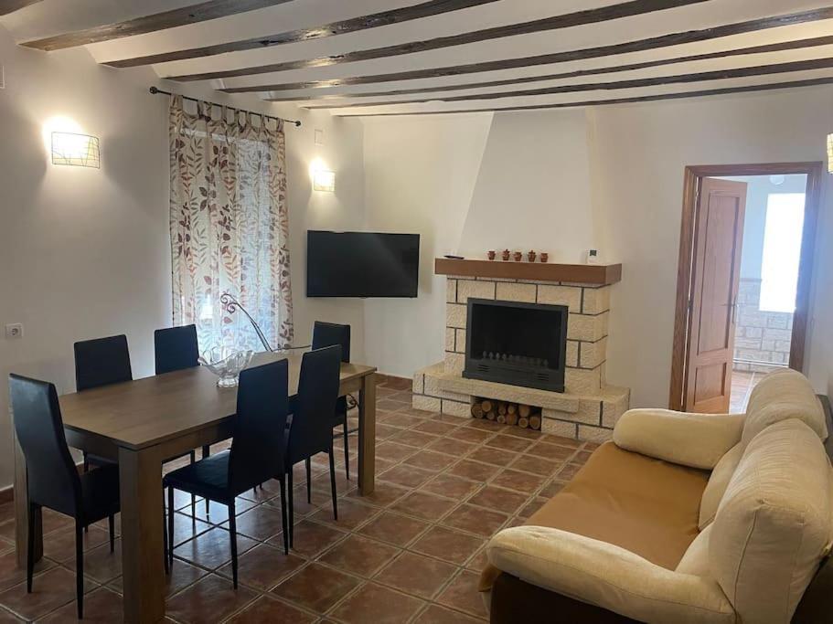 הוילה Graja de Iniesta Agradable Casa Con Chimenea Interior Y Barbacoa. מראה חיצוני תמונה