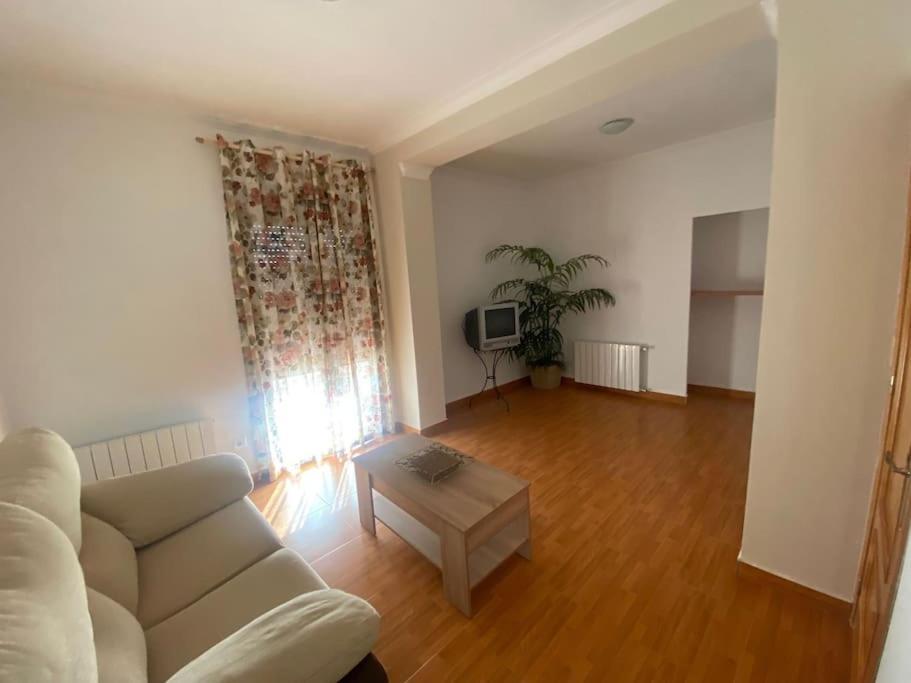 הוילה Graja de Iniesta Agradable Casa Con Chimenea Interior Y Barbacoa. מראה חיצוני תמונה